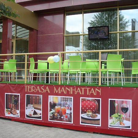 Manhattan Hotel & Restaurant Chisinau Exterior photo