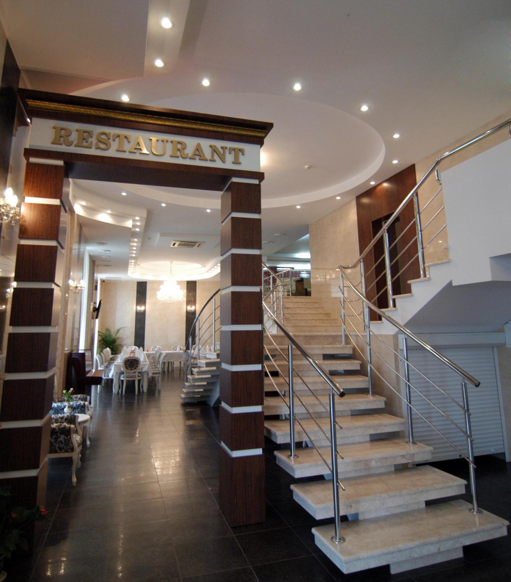 Manhattan Hotel & Restaurant Chisinau Exterior photo