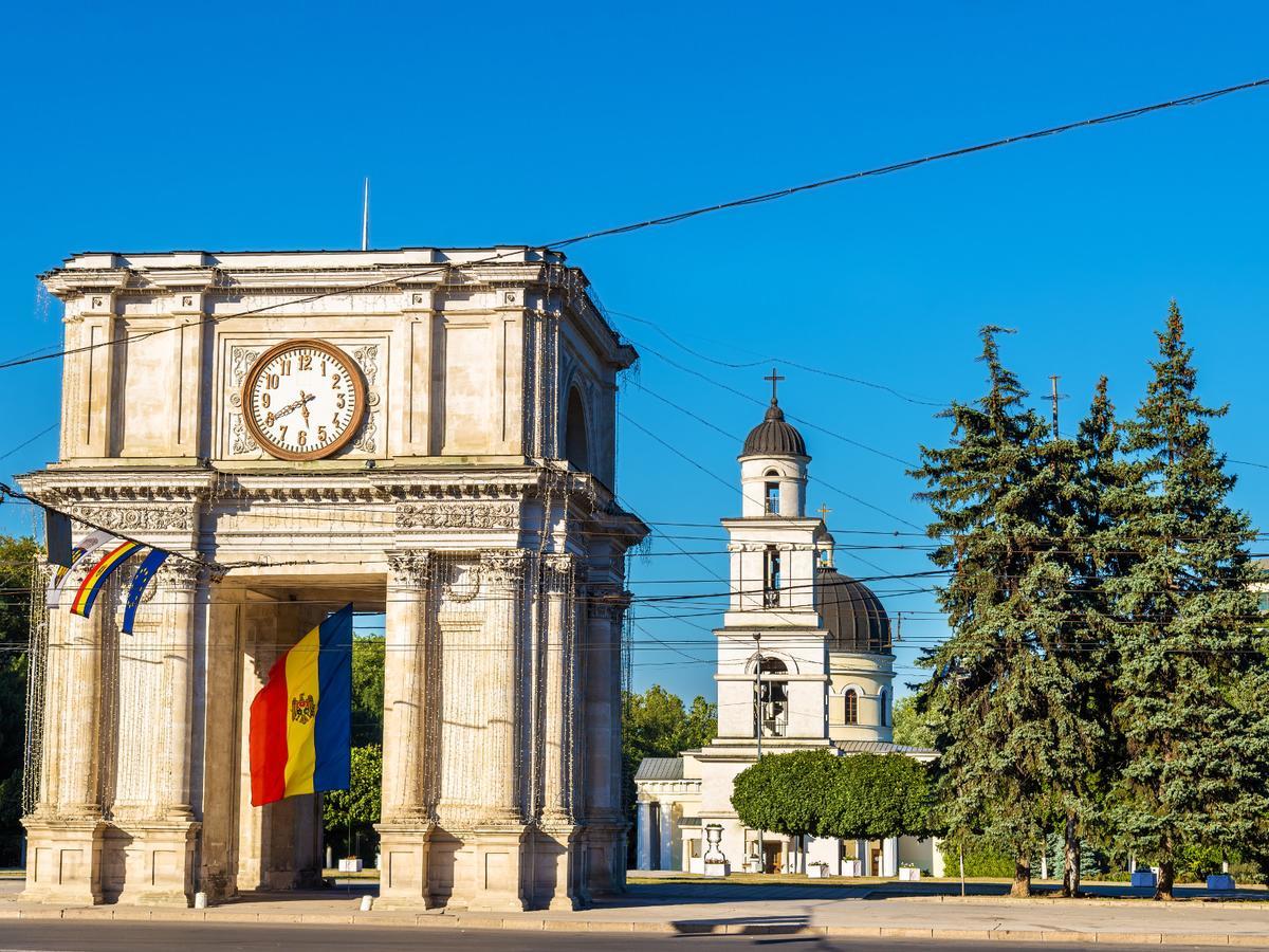 Manhattan Hotel & Restaurant Chisinau Exterior photo